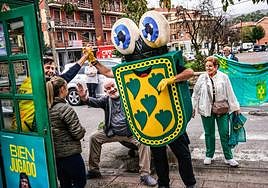 Vecinos de Usansolo celebraban, el pasado noviembre, el mandato de las Juntas Generales para la segregación del nuevo municipio.