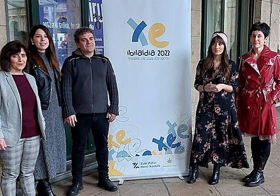 Aurkezpena Bilboko Plaza Berriko Euskaltzaindiaren egoitzan egin dute.