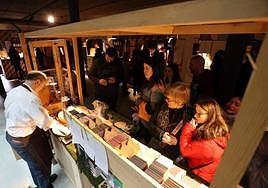 El puesto de Kaitxo, firma de Balmaseda, estuvo muy concurrido durante toda la mañana del domingo.