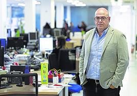 Juan Cano, en la redacción de 'Sur', donde se encarga de la crónica de sucesos y tribunales.