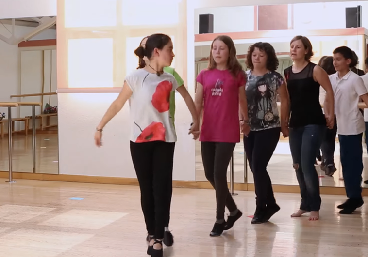 Euskal Dantzarien Biltzarrak gazteen aldeko apustu galanta egin nahi du egitasmo honen bitartez.