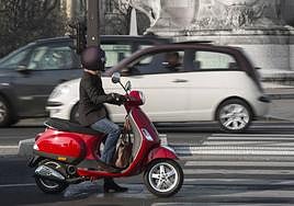 La DGT lo aclara: los niños de 7 años pueden ir en moto