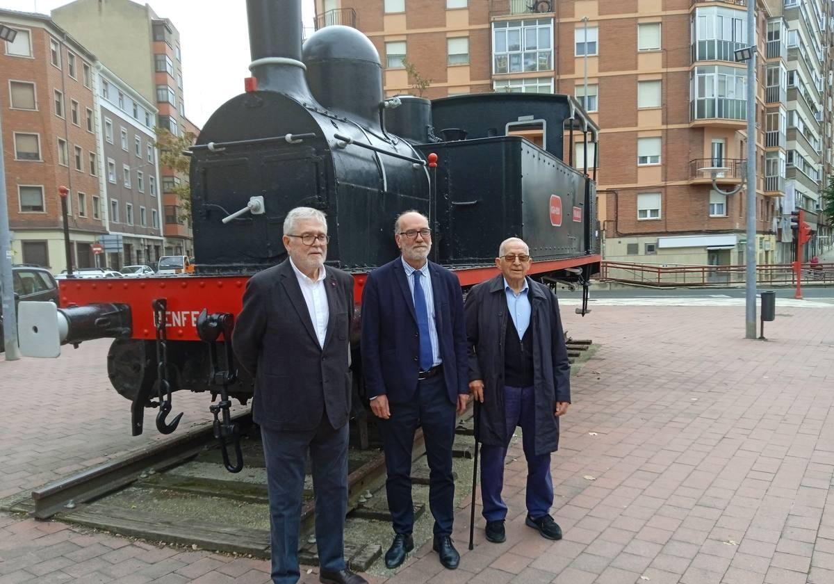 José Luis Solana (dcha.) junto al concejal Miguel Ángel Adrián y representantes de la empresa Imandra.