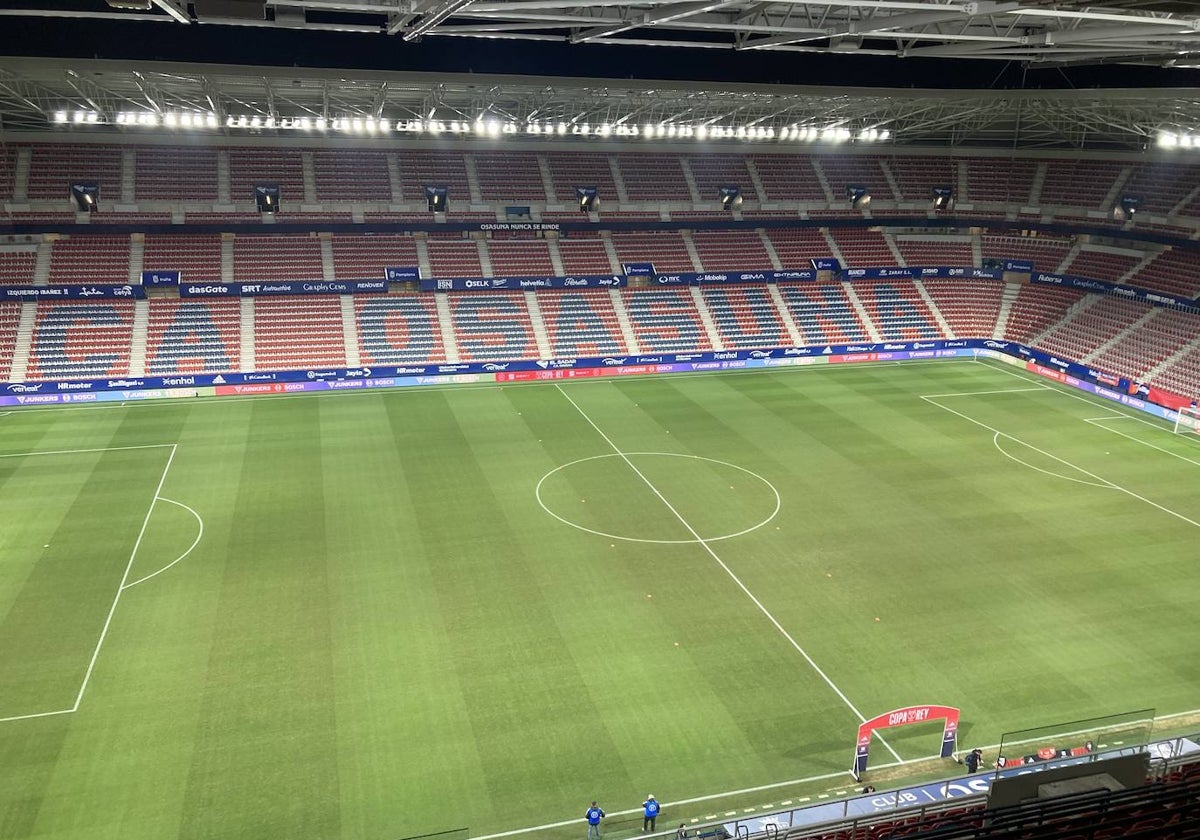 El Sadar hora y media antes del inicio del partido de Copa.