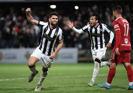 Óscar Gil celebra el gol anotado este curso contra el Murcia.