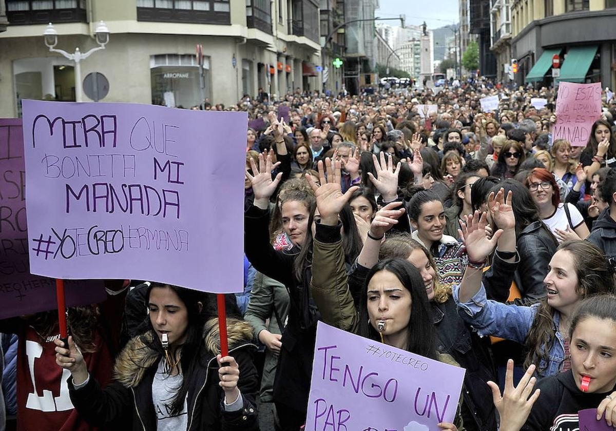 Protesta en Bilbao por la primera sentencia que condenó a 'La Manada'