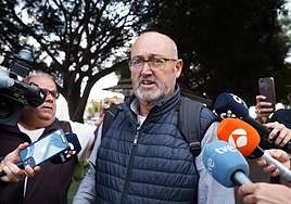 Juan Bernardo Fuentes Curbelo, el 'Tito Berni', sale de los juzgados de Santa Cruz de Tenerife.