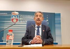 El presidente de Cantabria, Miguel Ángel Revilla, este viernes en la sede del Gobierno.
