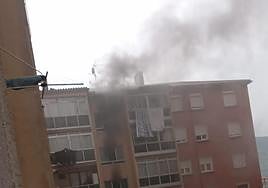 Siete heridos por inhalación de humo en un incendio en un piso de Santutxu