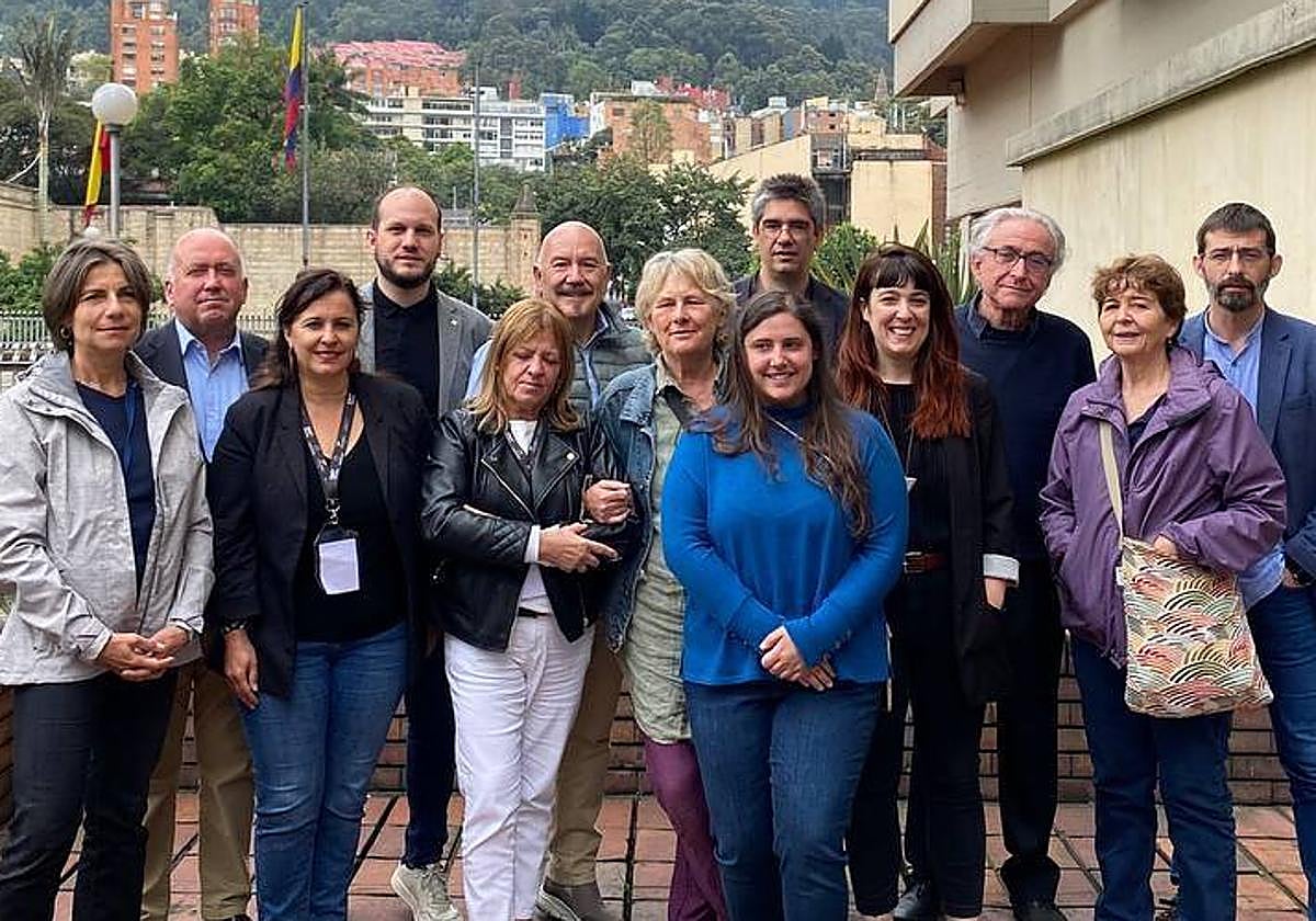 Representantes de PNV, EH Bildu, PSE-EE, Elkarrekin Podemos-IU y PP+Cs, en una misión de observación electoral en Colombia en mayo de 2022.