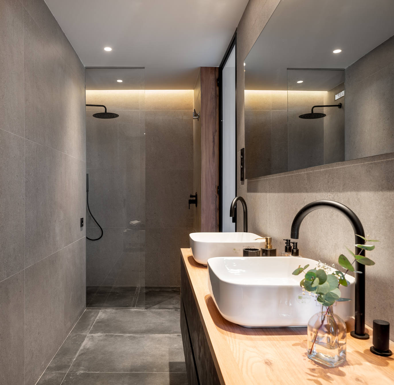 El dúplex de diseño de una pareja en Santurtzi con vistas inmejorables