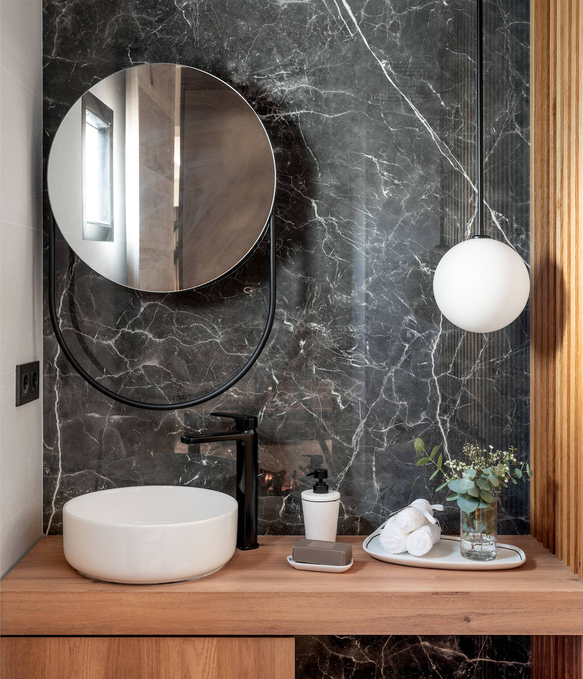 El dúplex de diseño de una pareja en Santurtzi con vistas inmejorables