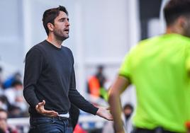 Vélez, durante su etapa del curso pasado en el Amorebieta.