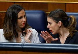 Ione Belarra e Irene Montero, solas en los escaños ministeriales.