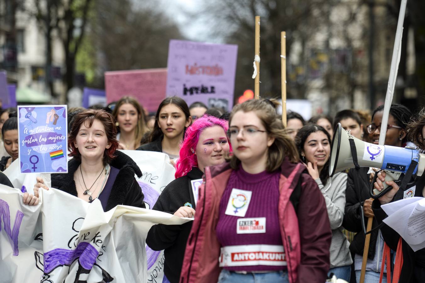 Miles de estudiantes por el 8-M en Bilbao