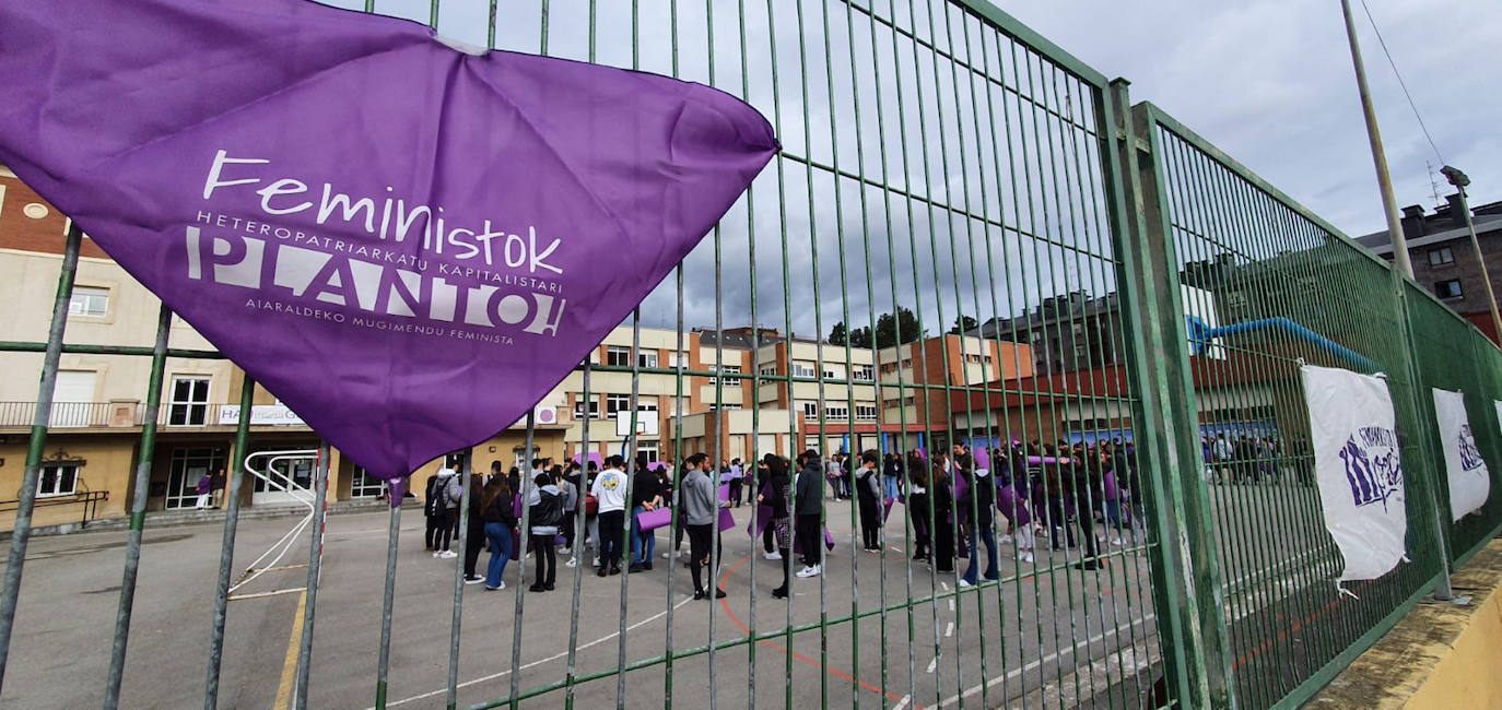 La ola morada protagoniza el 8M en todas las localidades de Ayala