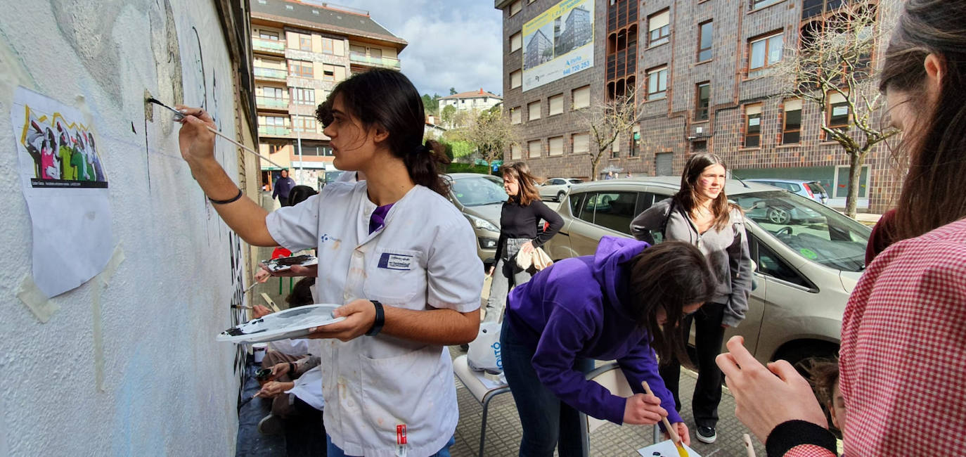 La ola morada protagoniza el 8M en todas las localidades de Ayala