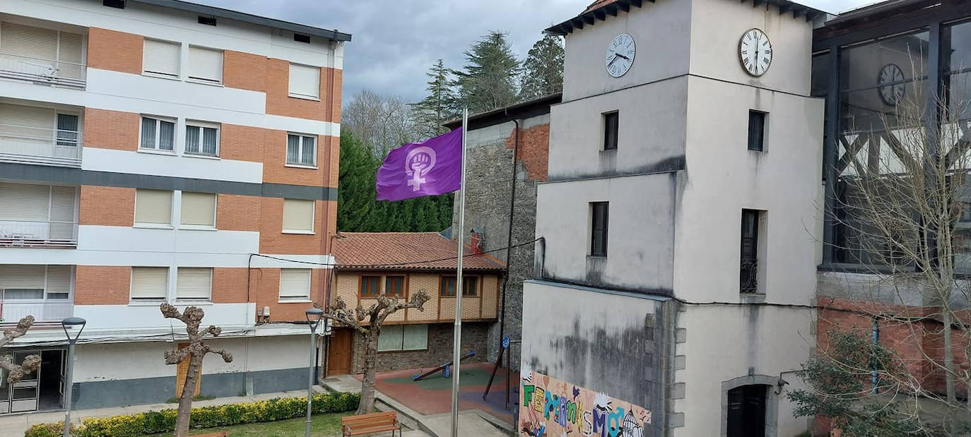 La ola morada protagoniza el 8M en todas las localidades de Ayala