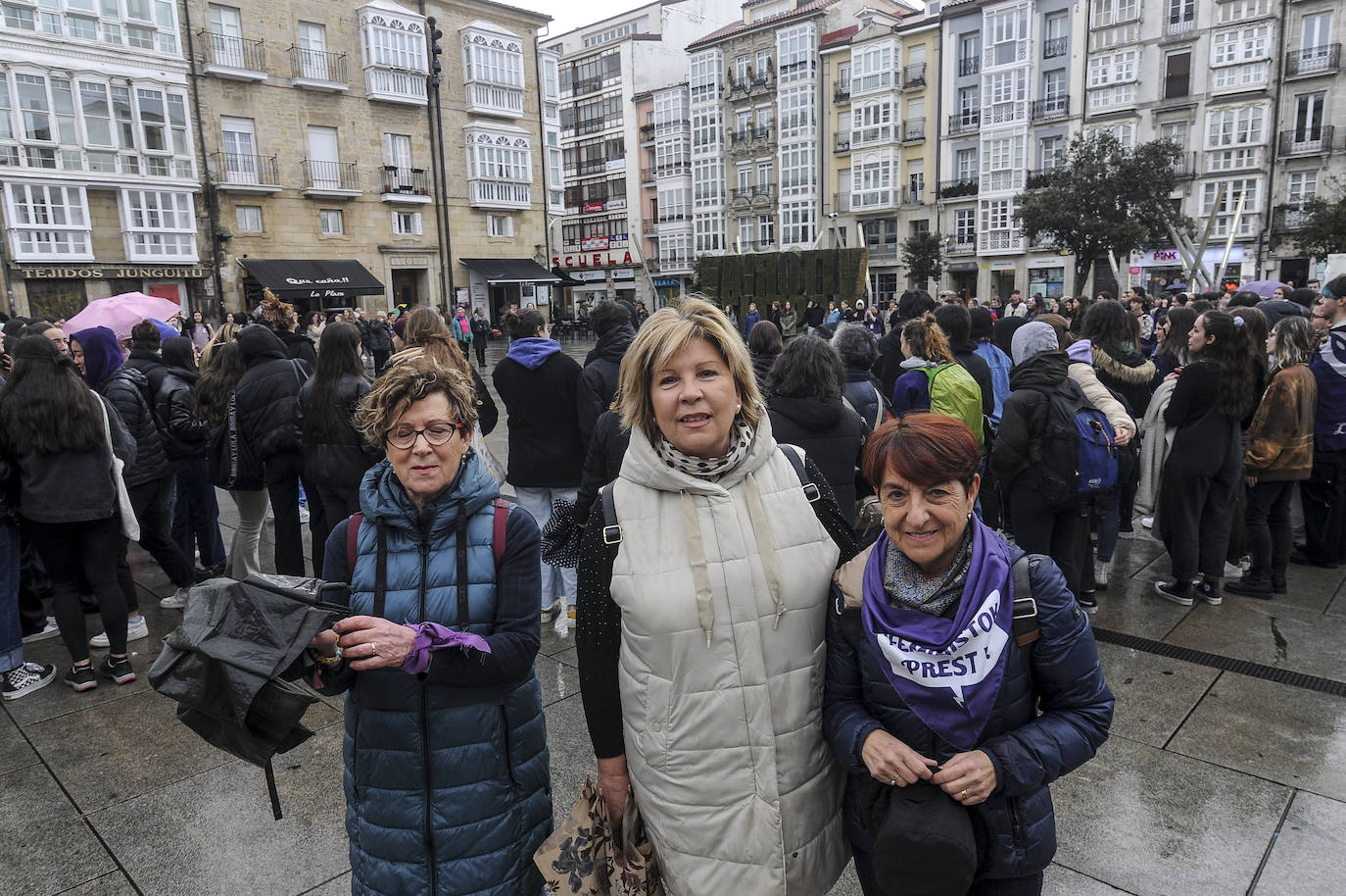 Asun Legorburu, Rosa de la Viuda y Mari José López piden «el fin del 8M» porque «eso significa que se eliminaría esa discriminación». 
