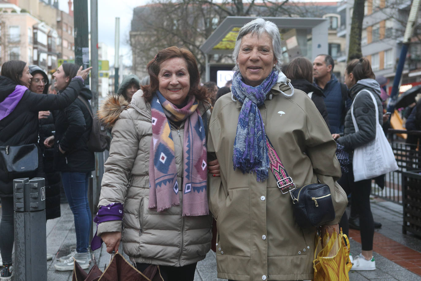 Mari Bravo y Leonor Merino desean que «las mujeres tengan las mismas oportunidades».