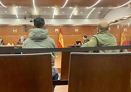 El encausado, a la izquierda, acompañado por un intérprete de árabe.