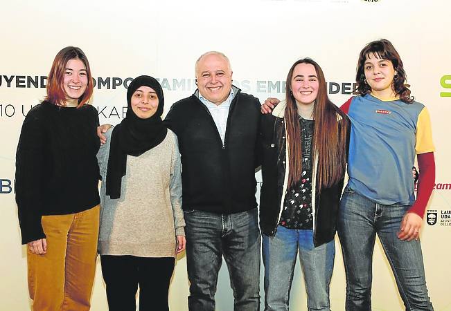Yanire Delgado, Salma Khlifi, Simón Sánchez, Maddi Heis y Ángela Díaz.