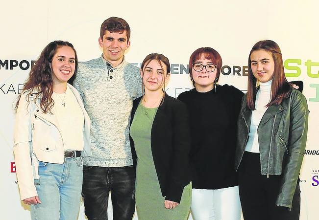 Naroa Monasterio, Markel Gómez, Anne Chapado, Leire Rodríguez y Janire Feijóo. 