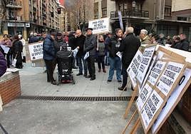 Los ermuarras se manifiestan.