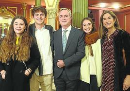 Sune Junkera, Íñigo, Javier y Sofía Gomeza y Mónica Nebreda Vilallonga.