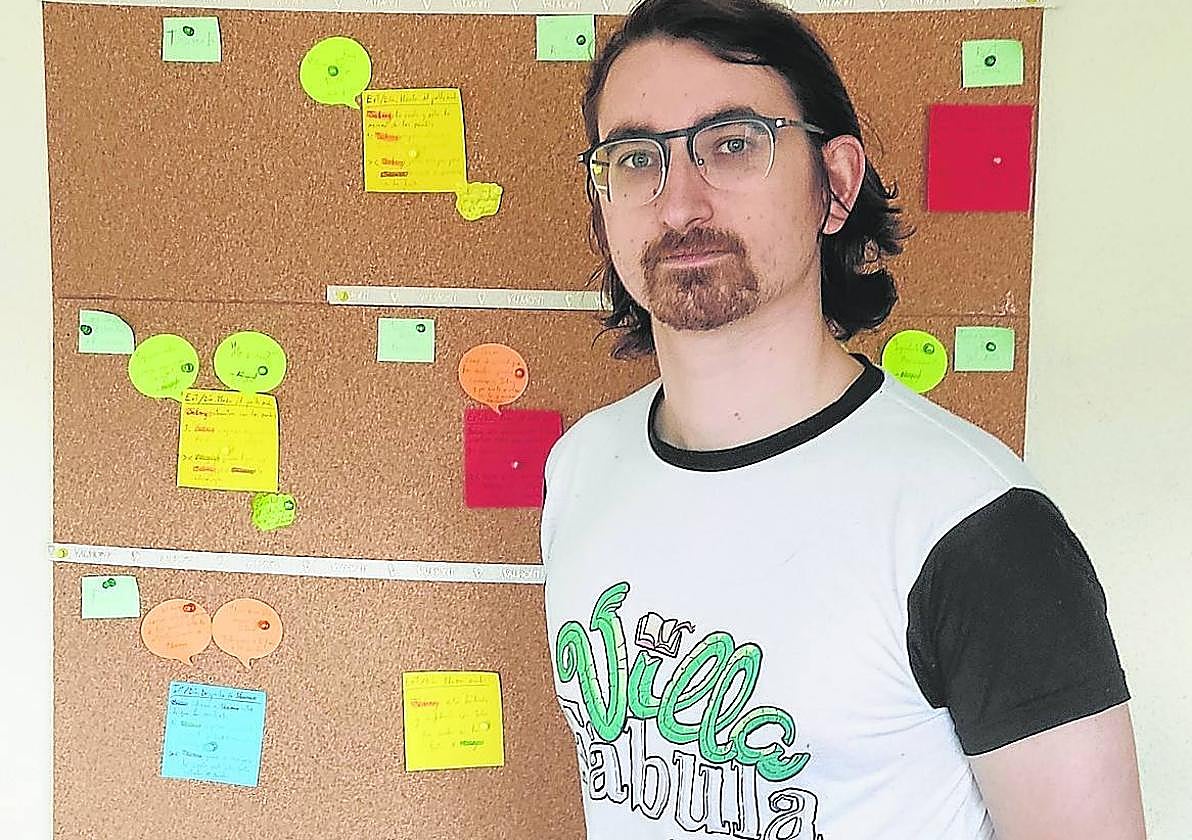 Edgar de Benito, es el fundador, junto a Víctor Marín, de la productora Invictus Designs Productions.