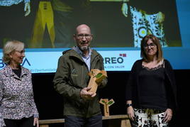 Pedro Lasa, socio director de SUDS, tras recoger su premio.