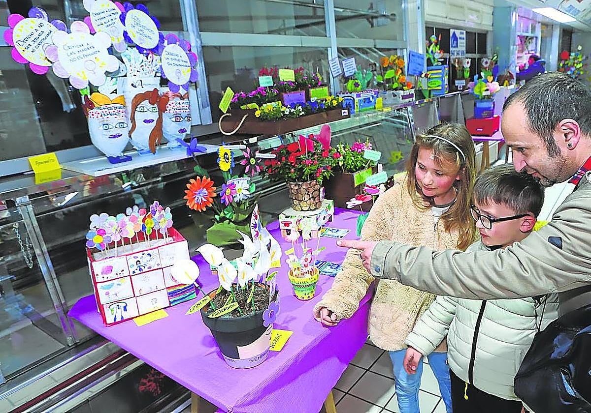 Fueron muchos los niños y niñas que visitaron la muestra, así que se hizo buena la idea de sembrar.