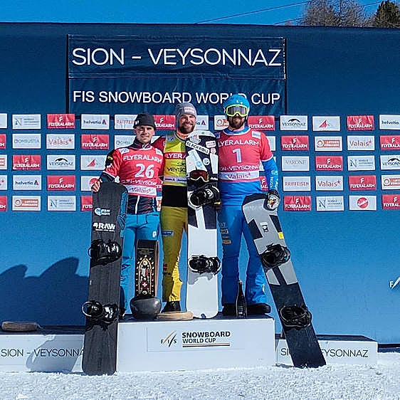 Álvaro Romero se cuelga la plata en la Copa del Mundo de snowboard