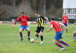 Una jugada del partido.