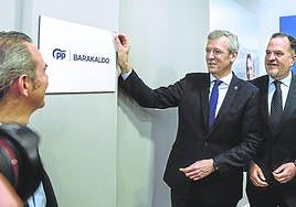 El presidente gallego, Alfonso Rueda, inauguró el lunes la nueva sede del PP en Barakaldo.