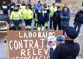 La plantilla se ha concentrado varias semanas en Plaza España.