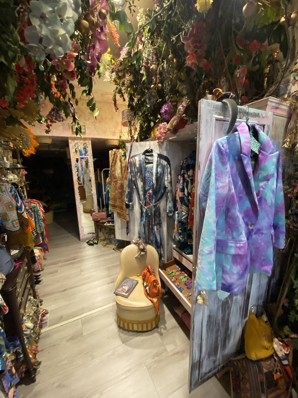 ¿Un bosque encantado? La nueva tienda de ropa en Bilbao que atrae todas las miradas