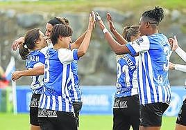 Las jugadoras albiazules celebran un triunfo.