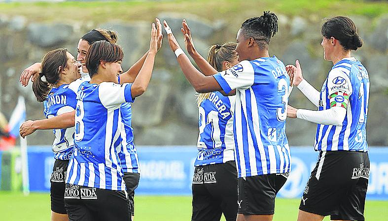 Las jugadoras albiazules celebran un triunfo.