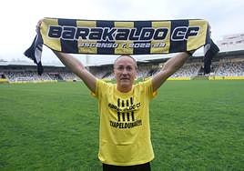 Santi Campa, con 33 temporadas en el Barakaldo, habla de lo que supone su histórico ascenso.