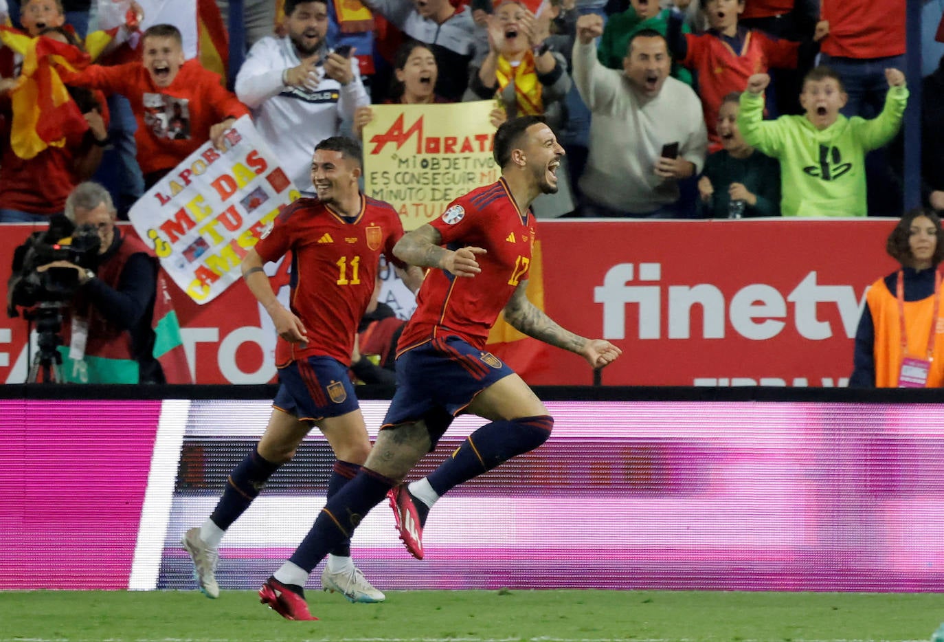 Joselu marcó dos goles en apenas tres minutos.