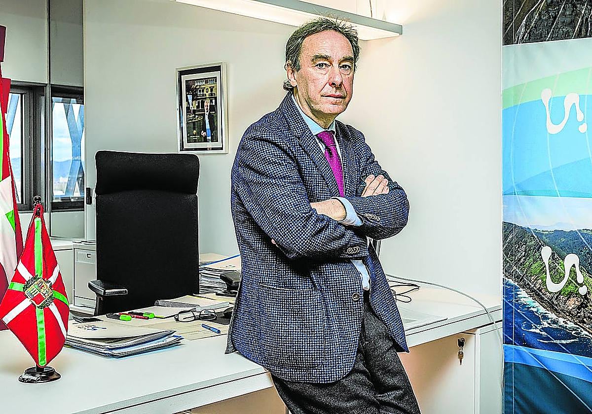 Aiz defiende la visión de la UE de que «el que usa, paga». «Si no pagamos en el recibo, lo pagaremos en impuestos», recuerda.