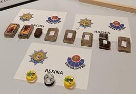 Parte de la droga incautada a los dos sospechosos.