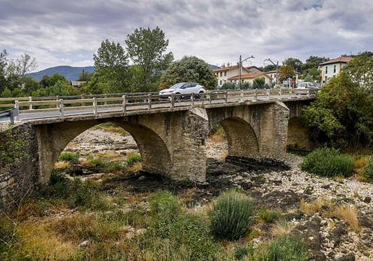 El basias se queda seco en verano por las captaciones de Zuia y Urkabustaiz.
