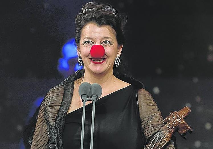Goizalde Núñez hizo gala de su sentido del humor al recoger el premio