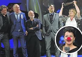 El elenco de 'Los santos inocentes', mejor espectáculo teatral del año. Luis Bermejo (segundo izda.), fue elegido además mejor actor de reparto