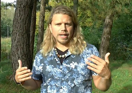 Jonathan M. tiene 41 años.