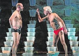 Los componentes de K Producciones y Tanttaka ofrecen la obra 'El nadador de aguas abiertas', hoy en el Coliseo, a las 19.00 horas.