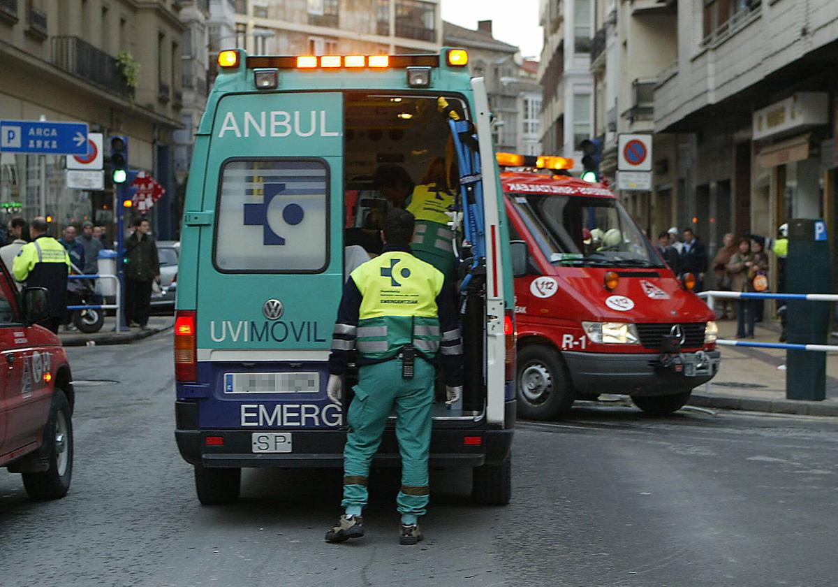 La UVI móvil de Vitoria atiende una emergencia.