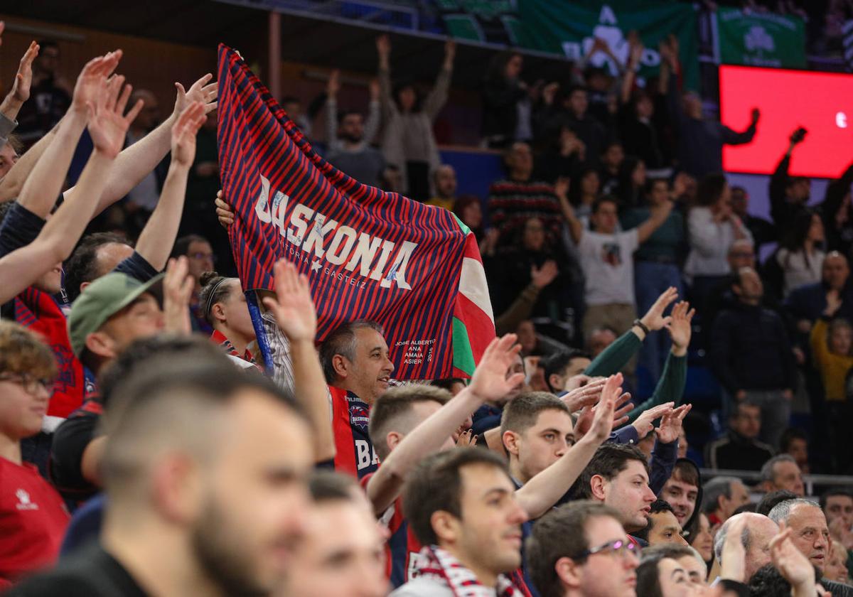 El público anima al Baskonia durante un partido de esta temporada.